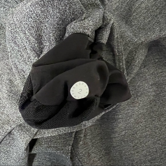 Lululemon On The Fly Pant Size 2 - Picture 6 of 6